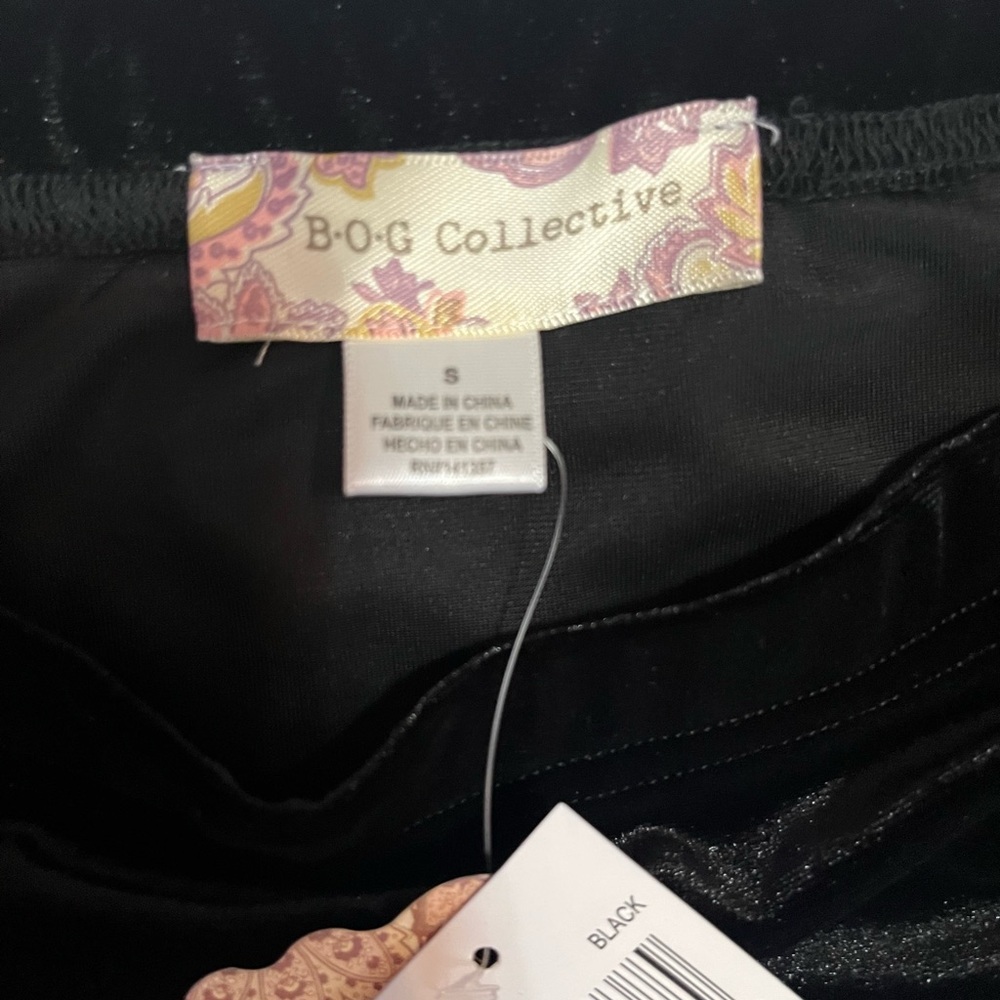 Elegant Black Velvet Skirt - Picture 3 of 5